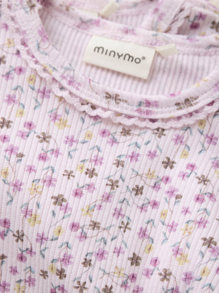 Langarm Rib Body rosa mit Blumenmuster von Minymo