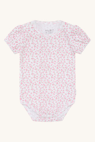 Kurzarm Body Bitt Weiss mit Blumenprint von Hust & Claire