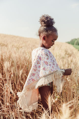 Badeponcho Mael gebrochenes weiss mit Blumenprint von Louise Misha