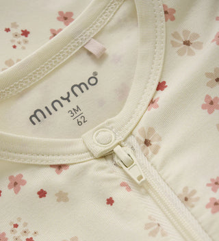 Bambus Pyjama Beige mit Blumenprint von Minymo