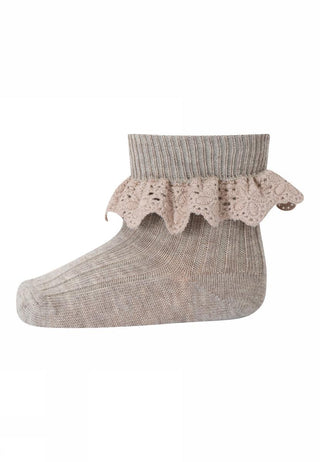 Socken Lisa mit Rüschen Hellbraun meliert von mp Denmark
