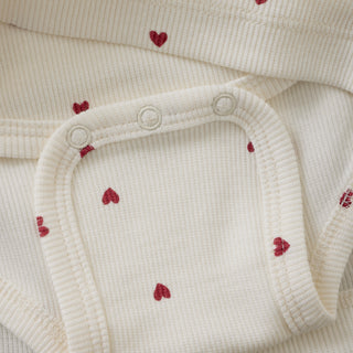 Bambus-Baumwolle Babykleid Beige mit Herzprint von Minymo