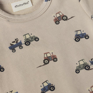Bambus-Baumwolle Feathetr Gray mit Traktorenprint von Minymo