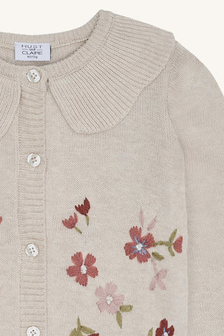 Strickjacke Camilia Beige mit Blumenstrickerei von Hust & Claire