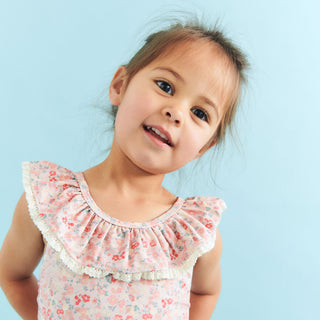 UV Badekleid Doris Powder Flowers mit Spitze von Wheat