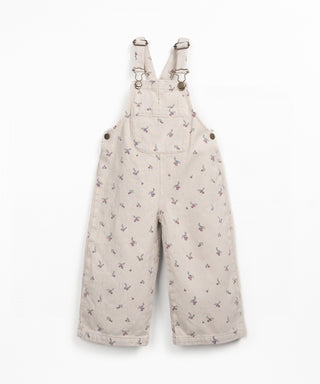 Twill Latzhose Tones Beige mit Kirschmuster von Play Up
