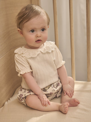 Musselin Babypumphose Eggnog mit Blumenmuster von En Fant