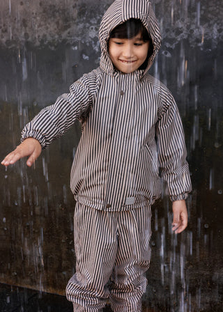 Set Regenjacke mit Regenhose Oddy Brown Stripe von MarMar Copenhagen