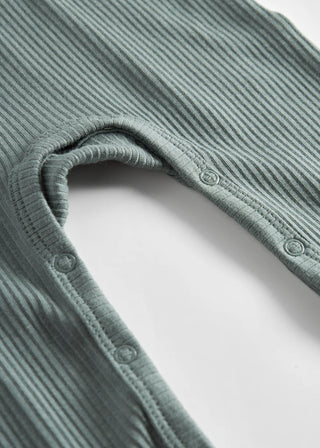 Modal Rib Strampler Rompy mit Knöpfen Dusty Green von MarMar Copenhagen