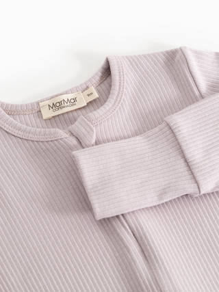 Modal Rib Strampler Zip Rompy Cloud Gray Lila von MarMar Copenhagen