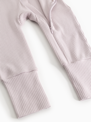 Modal Rib Strampler Zip Rompy Cloud Gray Lila von MarMar Copenhagen