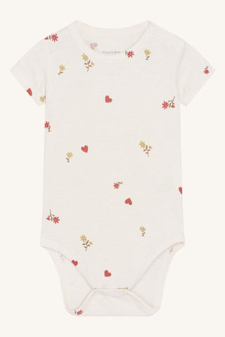 Bambus Kurzarm Body Buller Beige mit Blumen und Herzprint von Hust and Claire