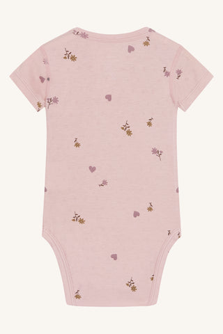 Bambus Kurzarm Body Buller Rosa mit Blumen und Herzprint von Hust and Claire