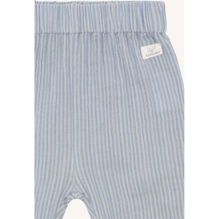 Musselin Hose Thias Hellblau gestreift von Hust & Claire