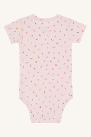 Bambus Kurzarm Body Buller Chalk Pink mit Blumenprint von Hust and Claire