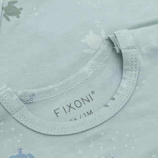 Bambus Kurzarm Body Türkis mit Schildkrötenprint von Fixoni
