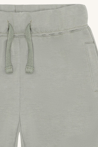 Kurze Bambus Shorts Huggi Forest Fog Grün von Hust and Claire