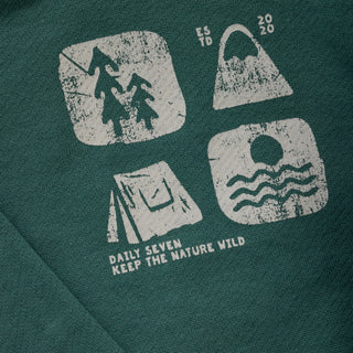 Sweater Grün mit weissem Print auf der Brust von Daily7Kids