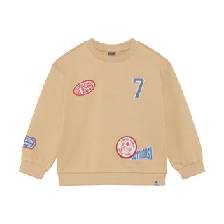Sweater Latte Sand mit verschiedenen Patches von Daily7Kids