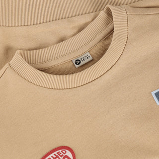 Sweater Latte Sand mit verschiedenen Patches von Daily7Kids