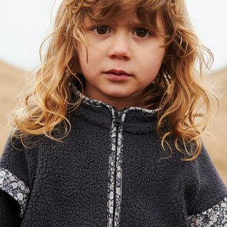 Fleecejacke Ellena Black Sea mit Blumenmuster von Wheat