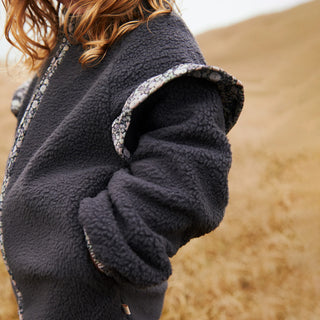 Fleecejacke Ellena Black Sea mit Blumenmuster von Wheat