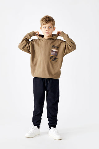 Hoodie Saymon Khaki mit Roadtripmotiv von Hust & Claire