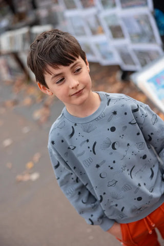 Sweatshirt Grau mit Universumprint von Sproet & Sprout