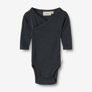 Merinowolle-Seide Wickelbody Willow Navy von Wheat