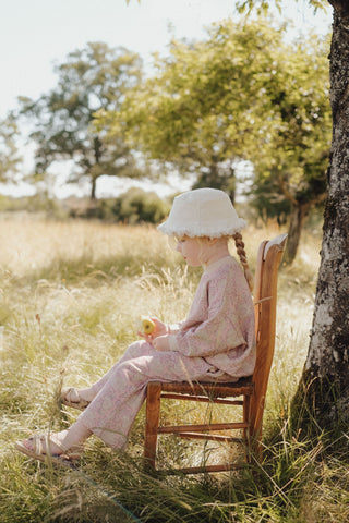 SWEATSHIRT ROSALIA ROSA MIT GÄNSEBLUMENWIESE VON LOUISE MISHA