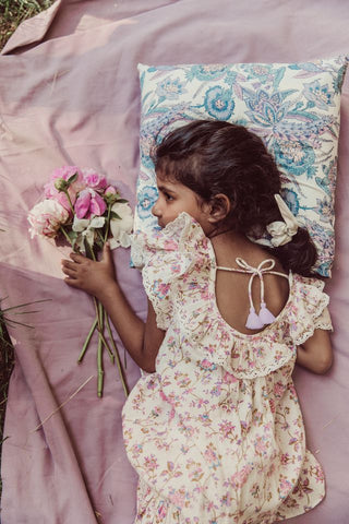 Musselin-Kleid Natiya gebrochenes weiss mit Blumenprint von Louise Misha