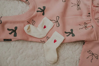Socken Weiss mit Herzstrickerei von Sproet & Sprout